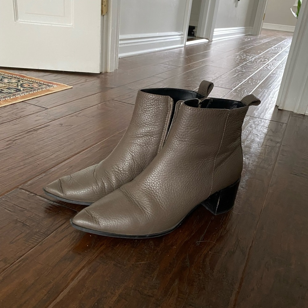 Everlane Boss Boot size 9 in Taupe